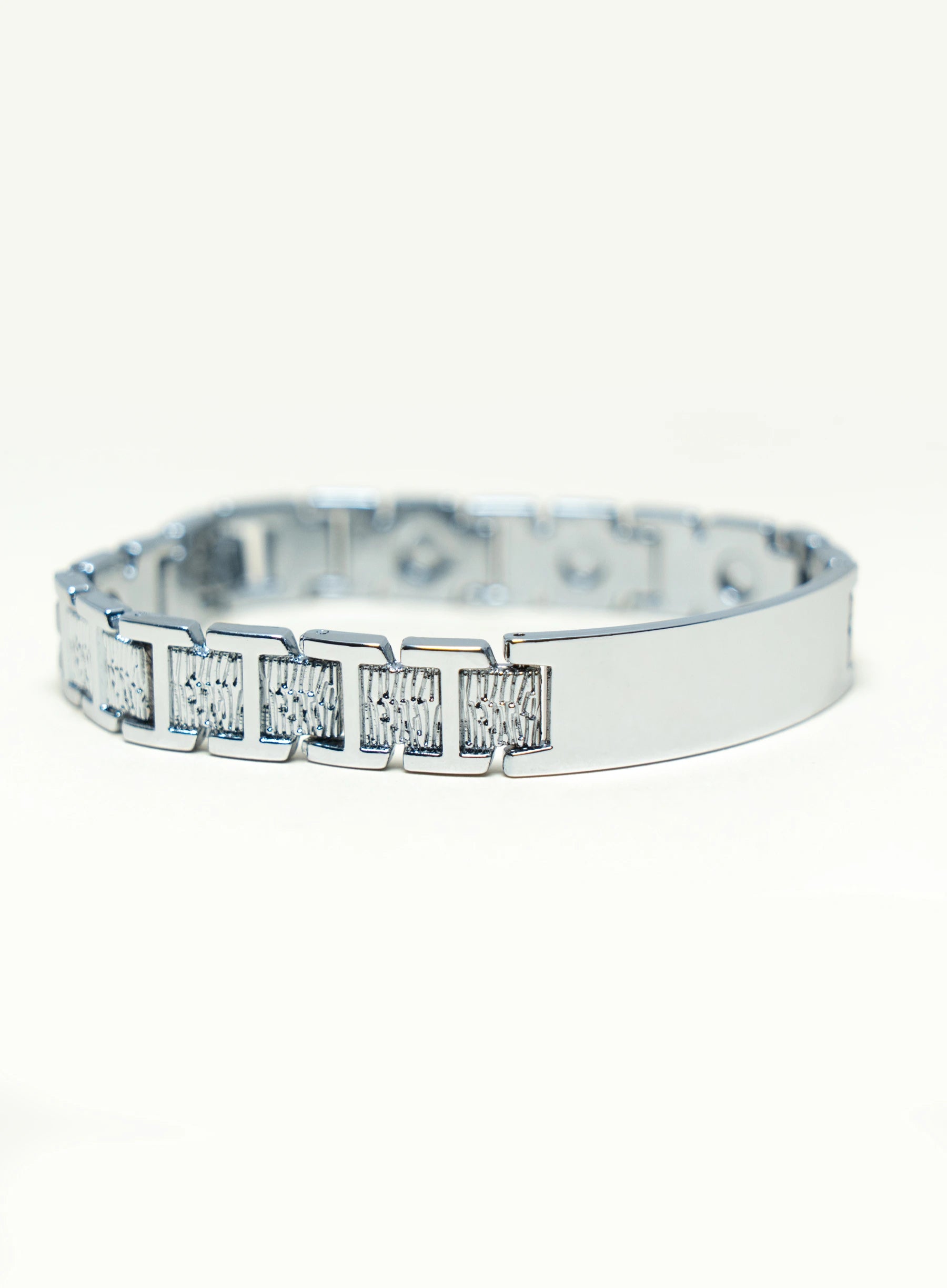 Customized Men and Women Bracelet Cuff Elegant Premium Finish Chain Bracelet