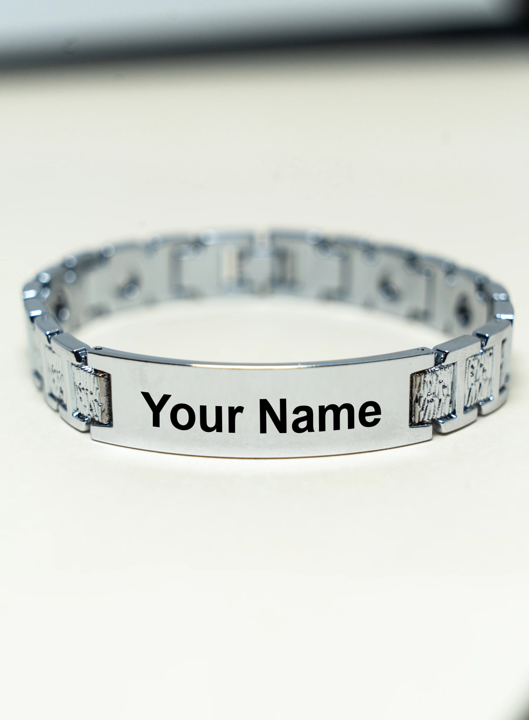 Customized Men and Women Bracelet Cuff Elegant Premium Finish Chain Bracelet