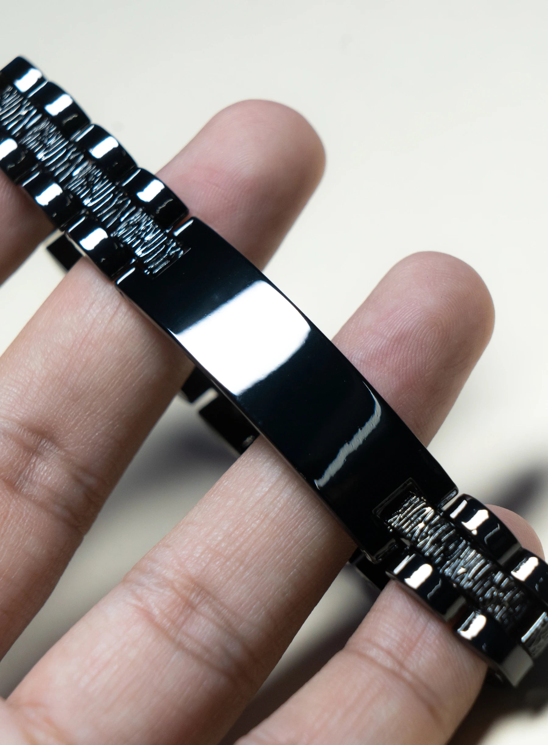 Customized Men and Women Bracelet Cuff Elegant Premium Finish Chain Bracelet